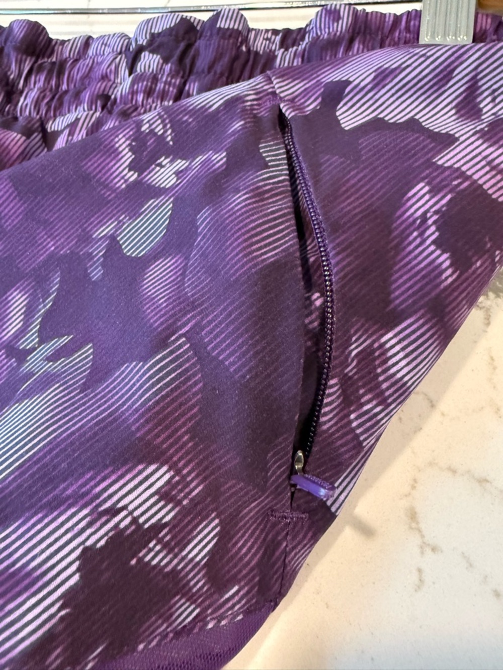 Athleta printed mesh racer run short 4“ Small - Picture 5 of 9